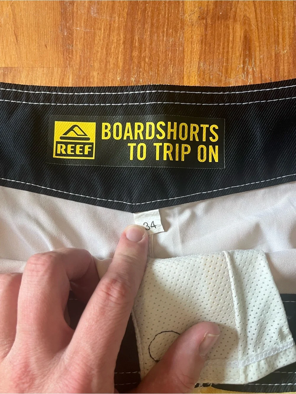 REEF Men’s Yellow & White Tie-Dye Cloud Print Board Shorts Beach Swim Size 34